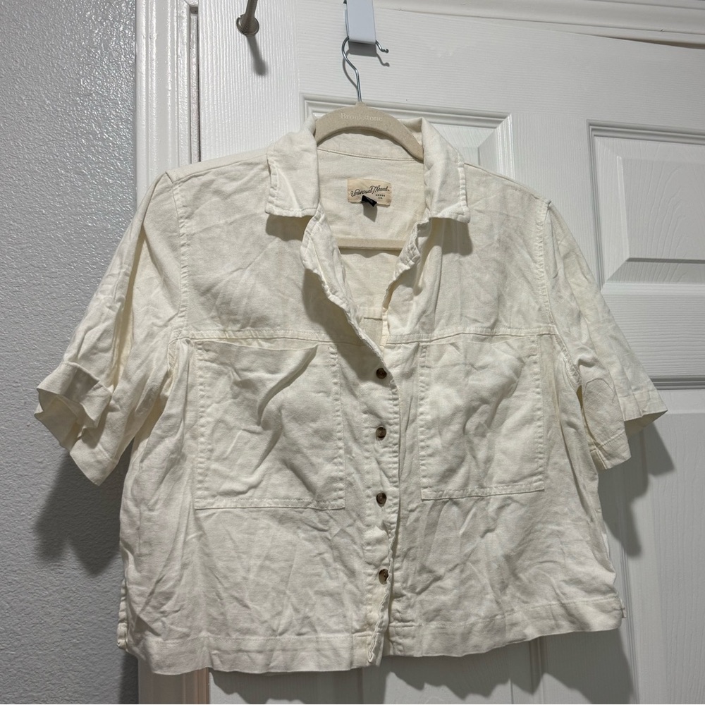 Universal Thread Off-White Button-Up Shirt